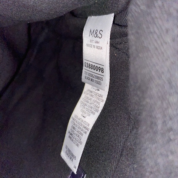 M&S black clutch with off white flowers. - Picture 4 of 4